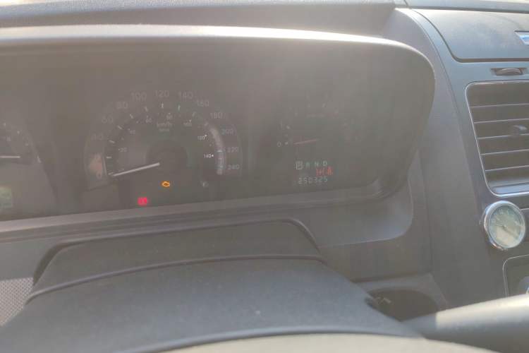 Used Dodge Journey 2010 2.7 Odometer Close Up