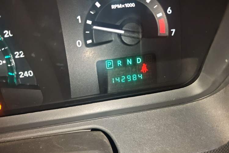Used Dodge Journey 2010 2.7 Odometer Close Up