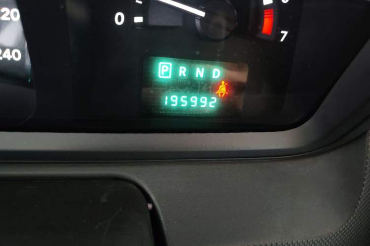 Used Dodge Journey 2010 2.7 Odometer Close Up