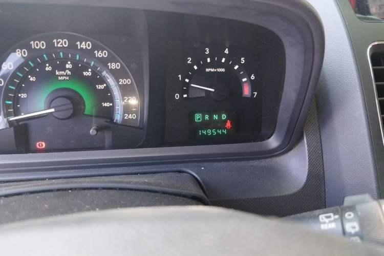 Used Dodge Journey 2010 2.7 Odometer Close Up