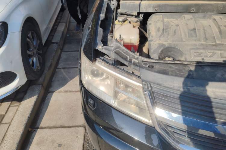 Used Dodge Journey 2010 2.7 Right Front Headlight