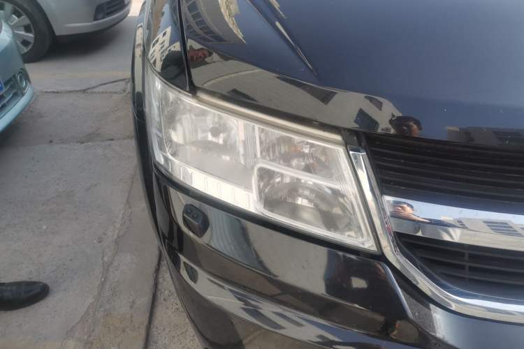 Used Dodge Journey 2010 2.7 Right Front Headlight