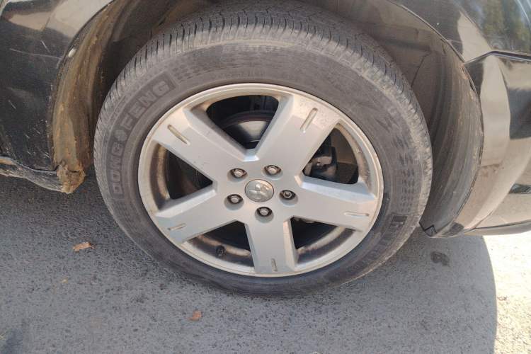 Used Dodge Journey 2010 2.7 Right Front Wheel Hub