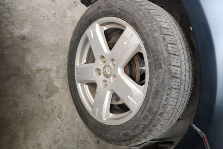 Used Dodge Journey 2010 2.7 Right Front Wheel Hub