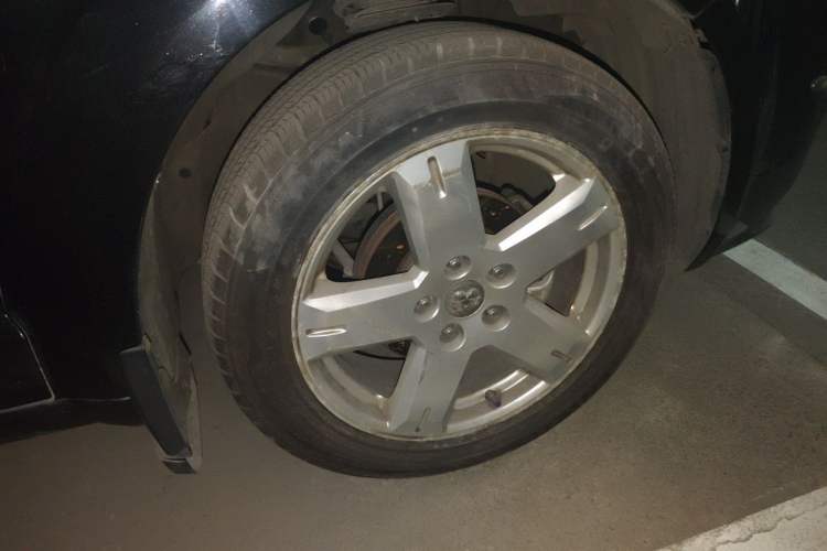Used Dodge Journey 2010 2.7 Right Front Wheel Hub
