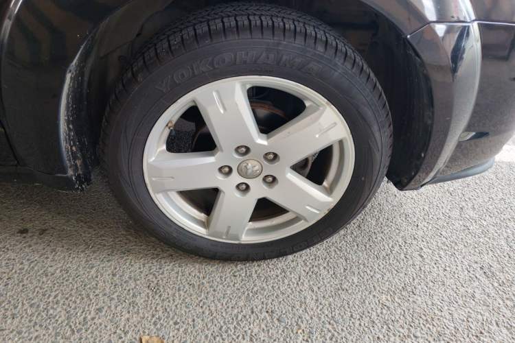 Used Dodge Journey 2010 2.7 Right Front Wheel Hub