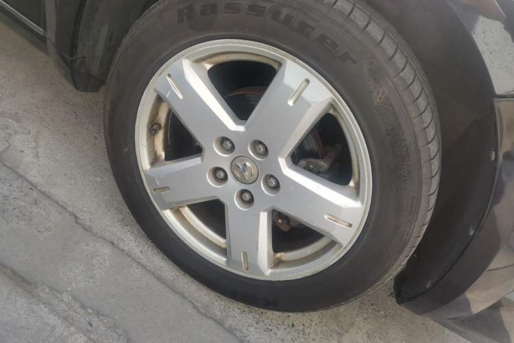 Used Dodge Journey 2010 2.7 Right Front Wheel Hub