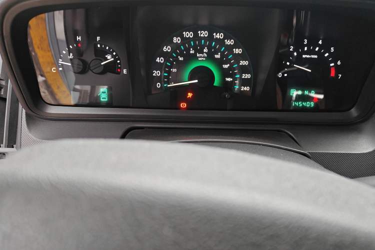 Used Dodge Journey 2010 2.7 Instrument Cluster