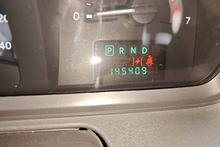Used Dodge Journey 2010 2.7 Odometer Close Up