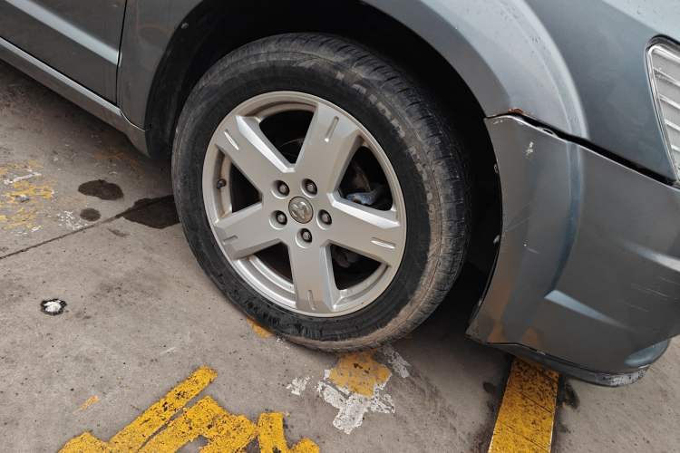 Used Dodge Journey 2010 2.7 Right Front Wheel Hub