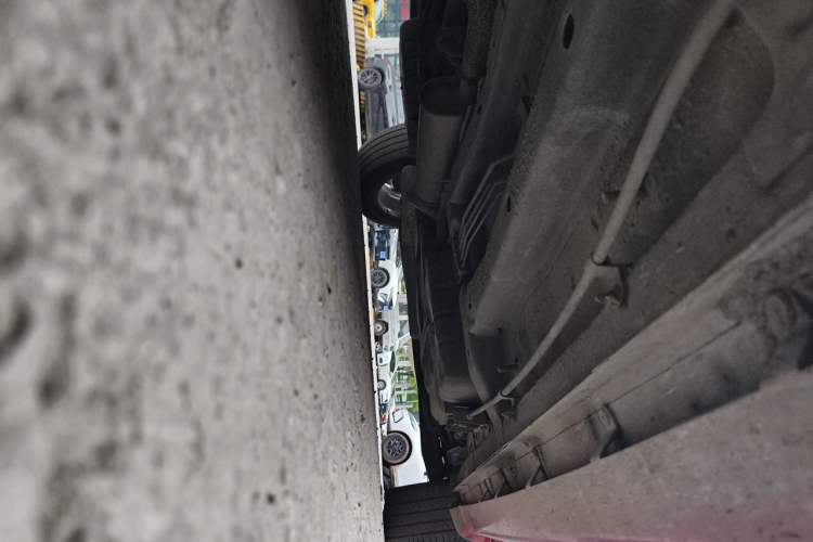 Used Dodge Journey 2010 2.7 Chassis Front Left