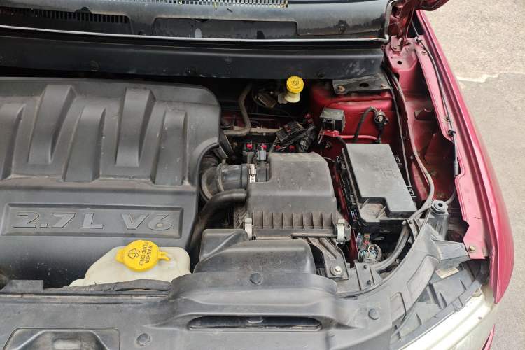Used Dodge Journey 2010 2.7 Engine Bay Left