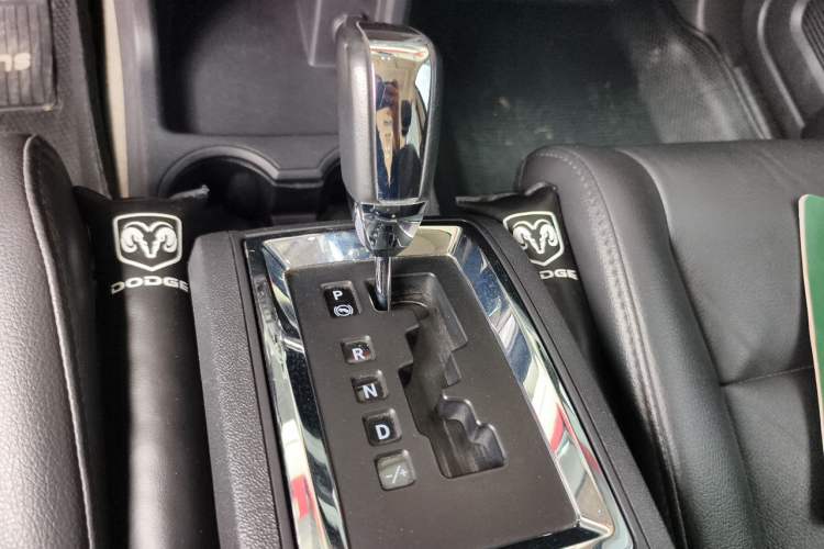 Used Dodge Journey 2010 2.7 Gear Lever