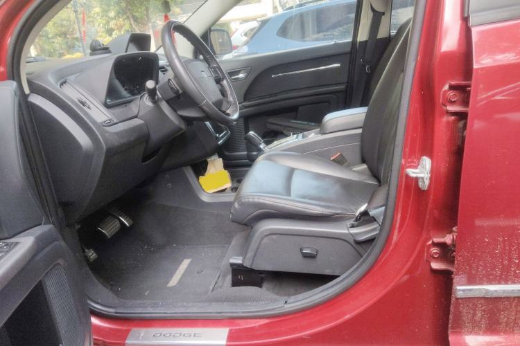 Used Dodge Journey 2010 2.7 Left Front Seat