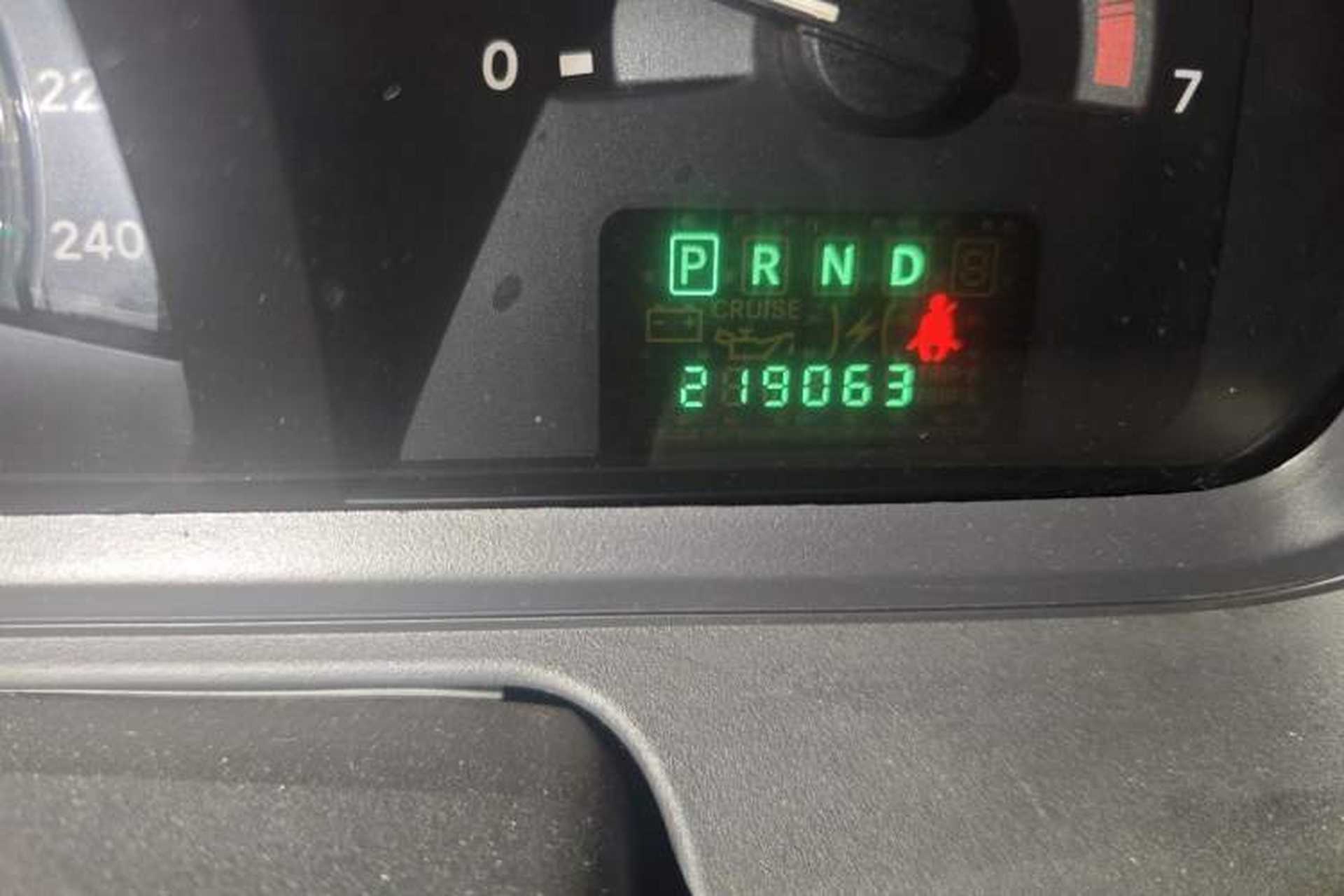 Used Dodge Journey 2010 2.7 Odometer Close Up