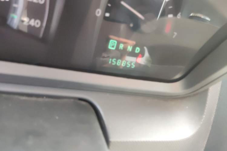 Used Dodge Journey 2010 2.7 Odometer Close Up