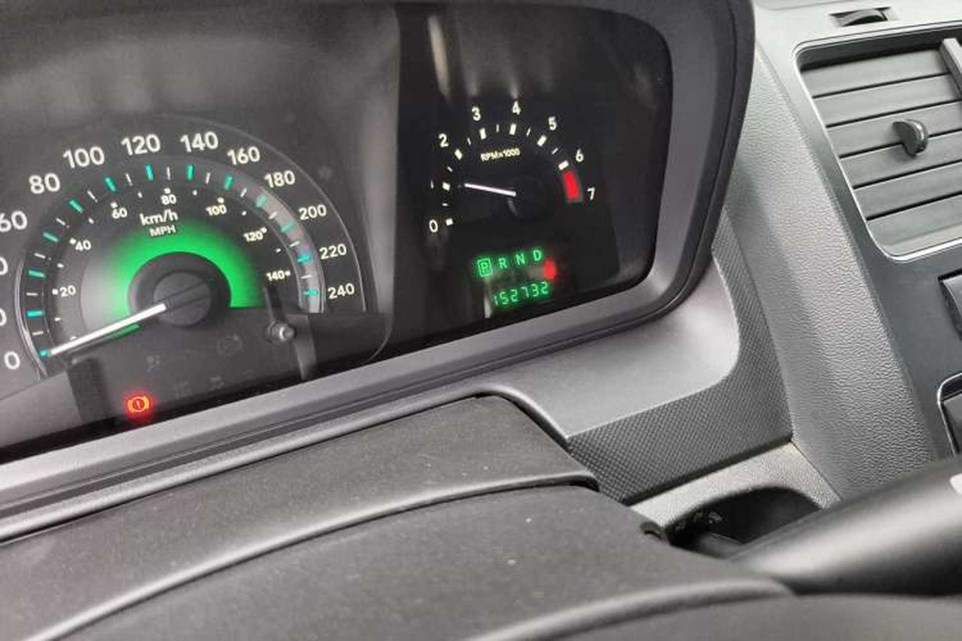 Used Dodge Journey 2010 2.7 Odometer Close Up