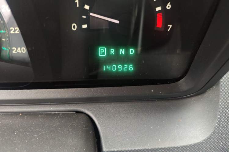 Used Dodge Journey 2010 2.7 Odometer Close Up