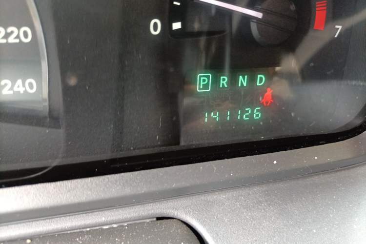 Used Dodge Journey 2010 2.7 Odometer Close Up