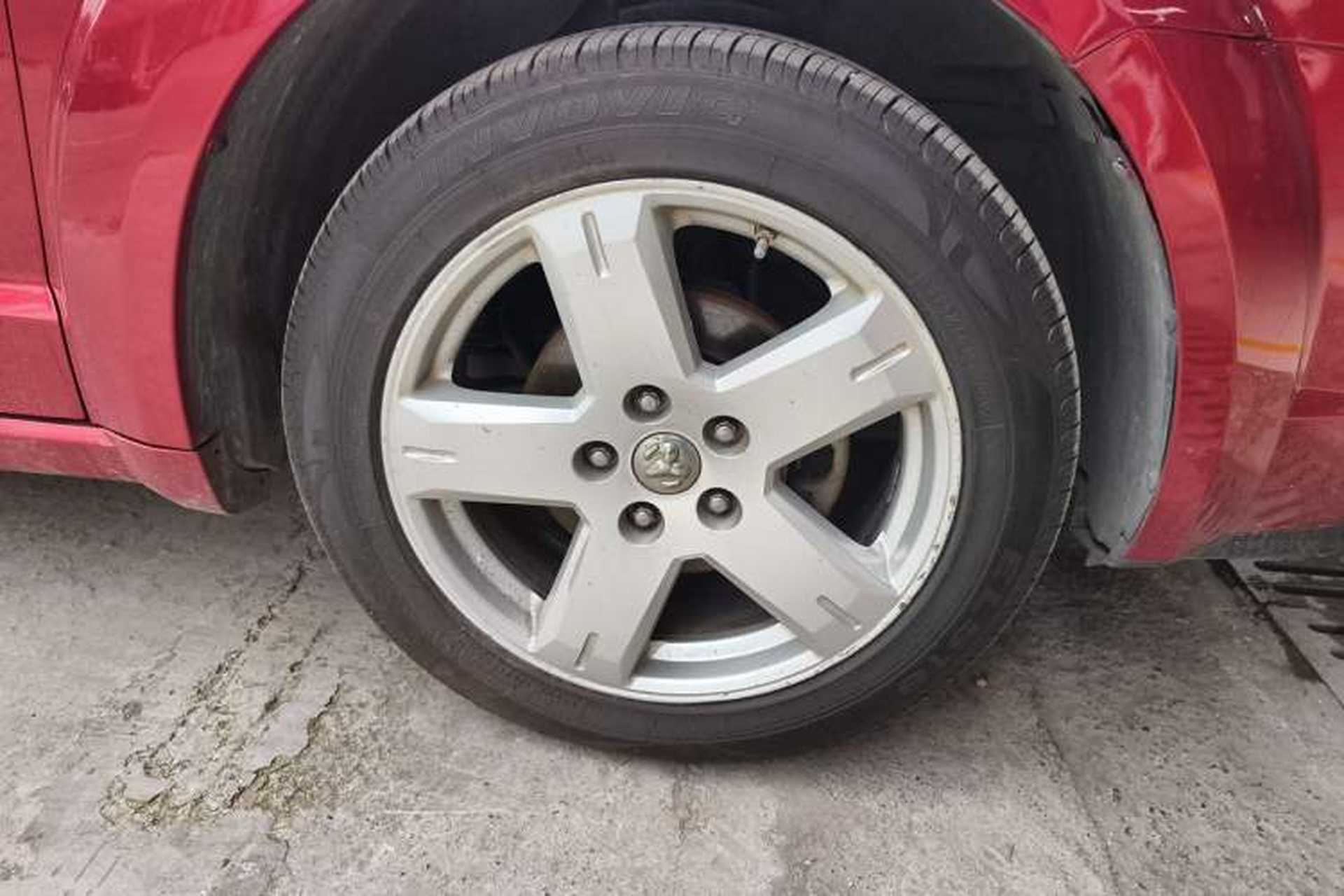 Used Dodge Journey 2010 2.7 Right Front Wheel Hub