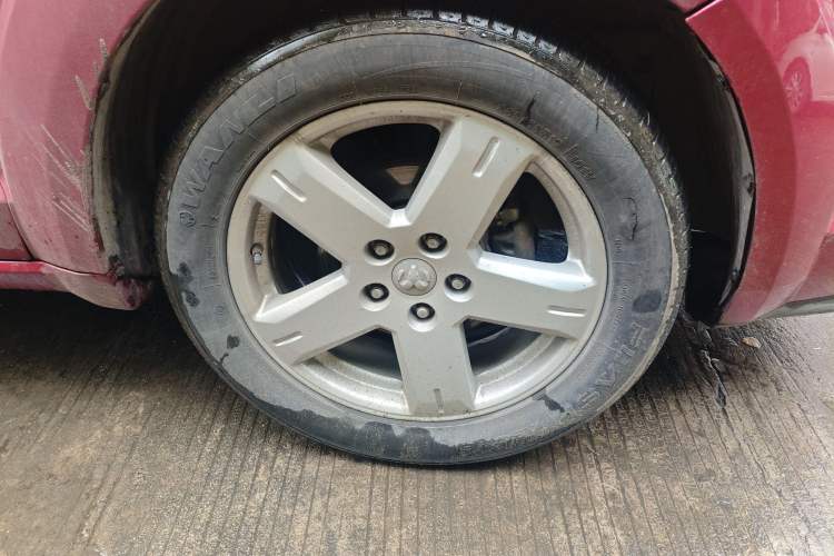 Used Dodge Journey 2010 2.7 Right Front Wheel Hub