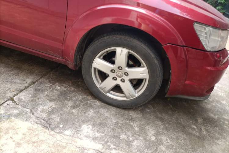 Used Dodge Journey 2010 2.7 Right Front Wheel Hub