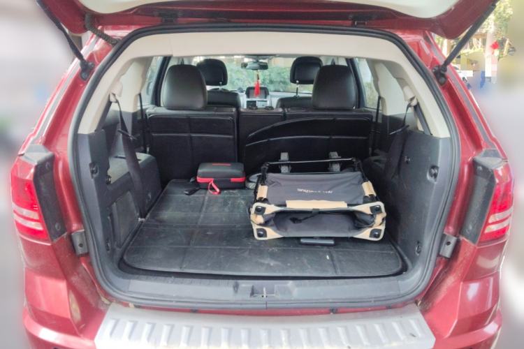 Used Dodge Journey 2010 2.7 Trunk