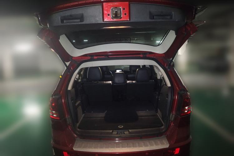 Used Dodge Journey 2010 2.7 Trunk