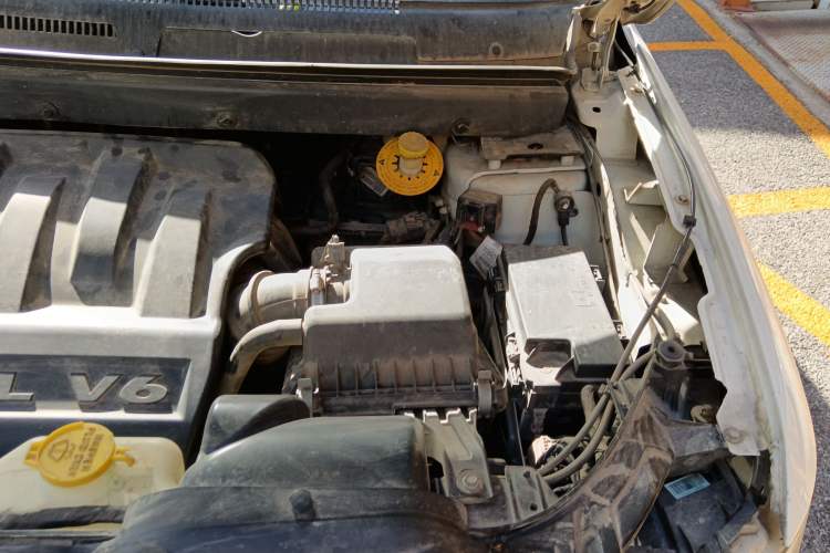 Used Dodge Journey 2010 2.7 Engine Bay Left