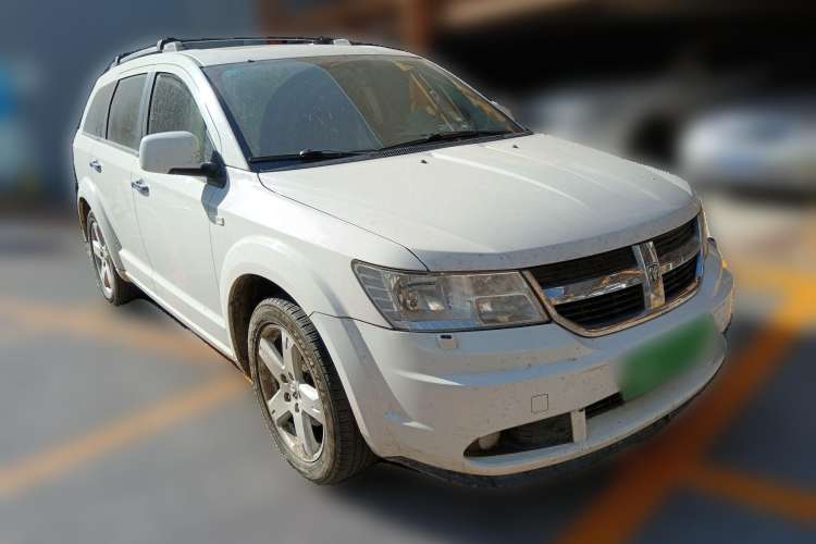 Used Dodge Journey 2010 2.7 Front Right 45 Deg