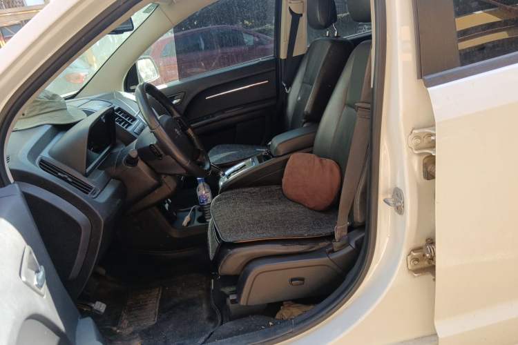 Used Dodge Journey 2010 2.7 Left Front Seat