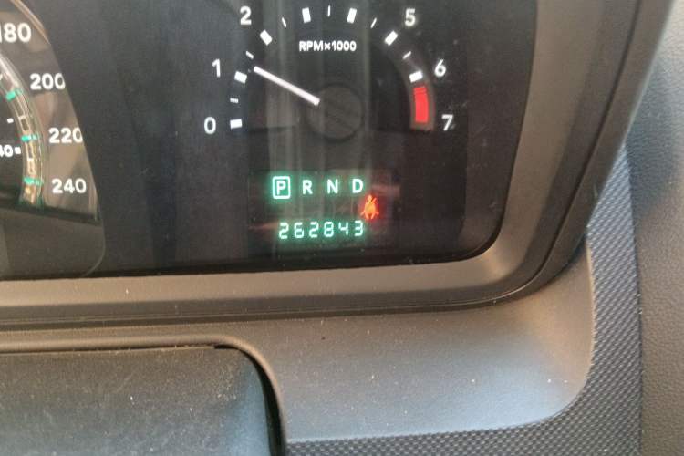 Used Dodge Journey 2010 2.7 Odometer Close Up