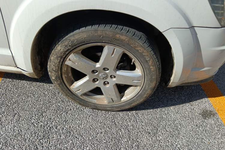 Used Dodge Journey 2010 2.7 Right Front Wheel Hub