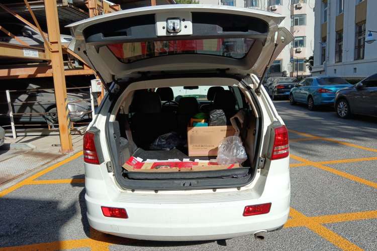 Used Dodge Journey 2010 2.7 Trunk