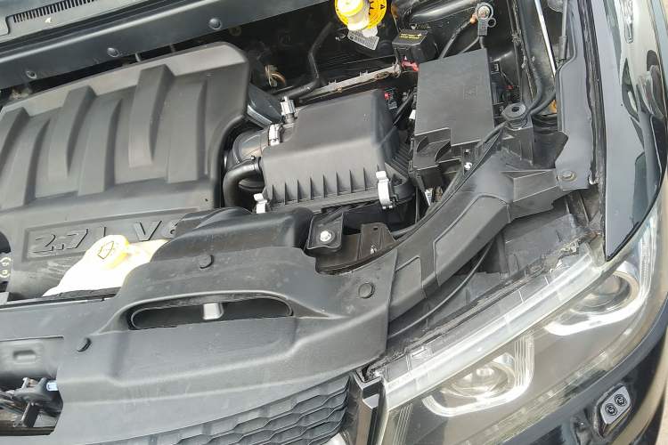 Used Dodge Journey 2011 2.7 Luxury Navigation Edition Engine Bay Left