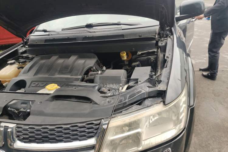 Used Dodge Journey 2011 2.7 Luxury Navigation Edition Engine Bay Left