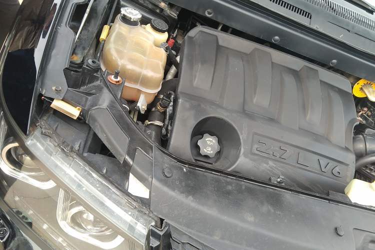 Used Dodge Journey 2011 2.7 Luxury Navigation Edition Engine Bay Right