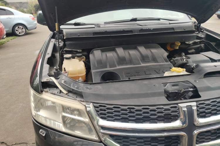 Used Dodge Journey 2011 2.7 Luxury Navigation Edition Engine Bay Right