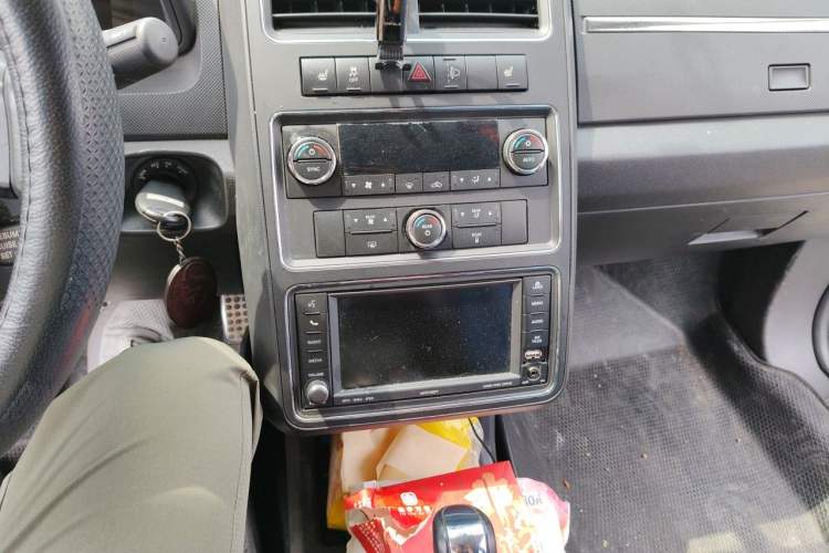 Used Dodge Journey 2011 2.7 Luxury Navigation Edition Audio And AC Panel