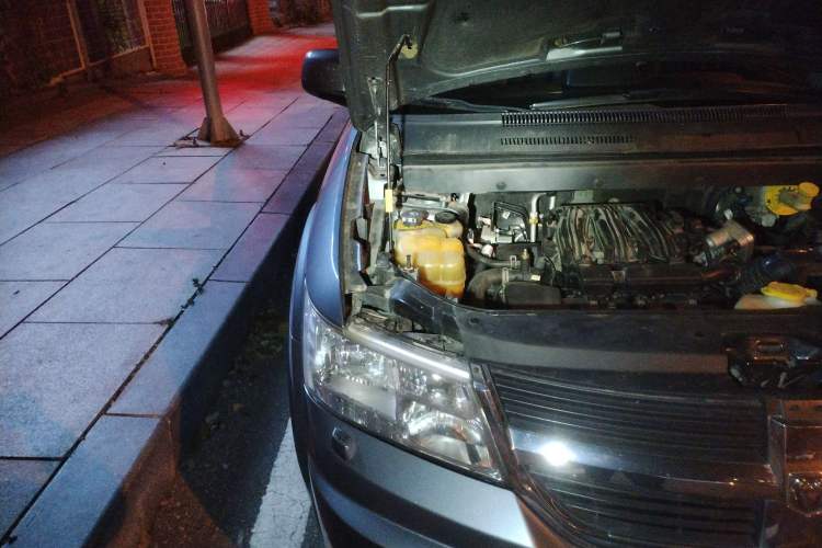 Used Dodge Journey 2011 2.7 Luxury Navigation Edition Engine Bay Right