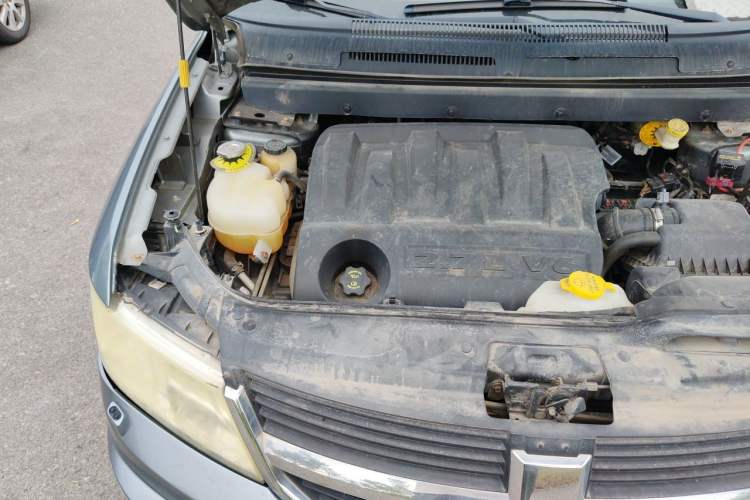 Used Dodge Journey 2011 2.7 Luxury Navigation Edition Engine Bay Right