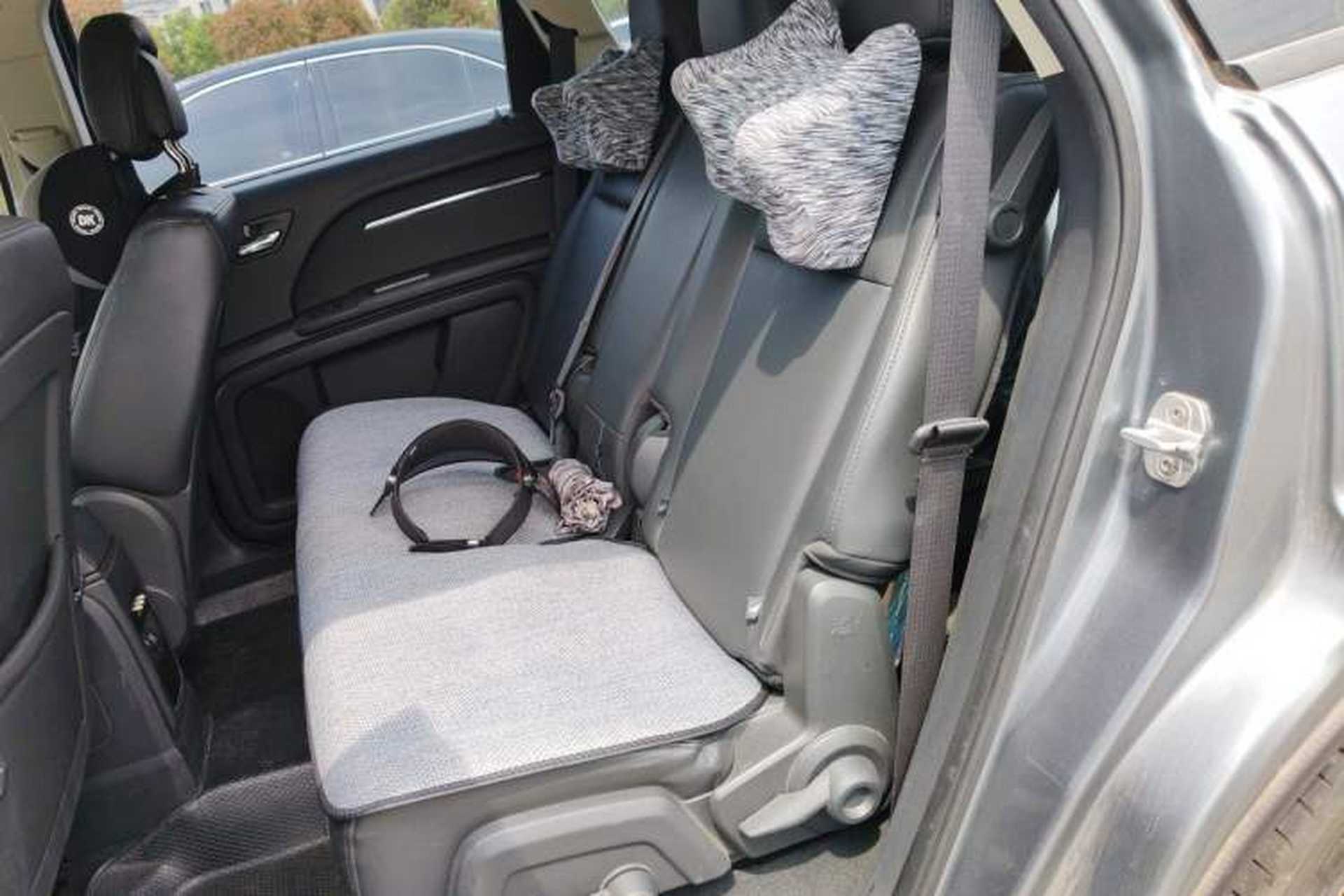 Used Dodge Journey 2011 2.7 Luxury Navigation Edition Left Rear Seat