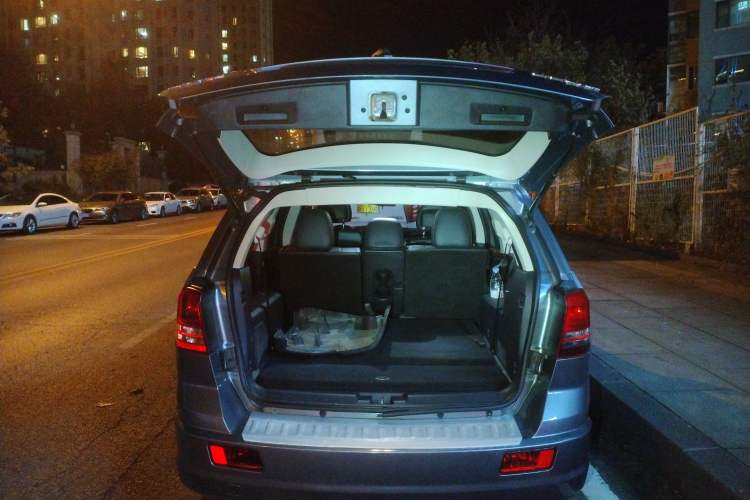 Used Dodge Journey 2011 2.7 Luxury Navigation Edition Trunk