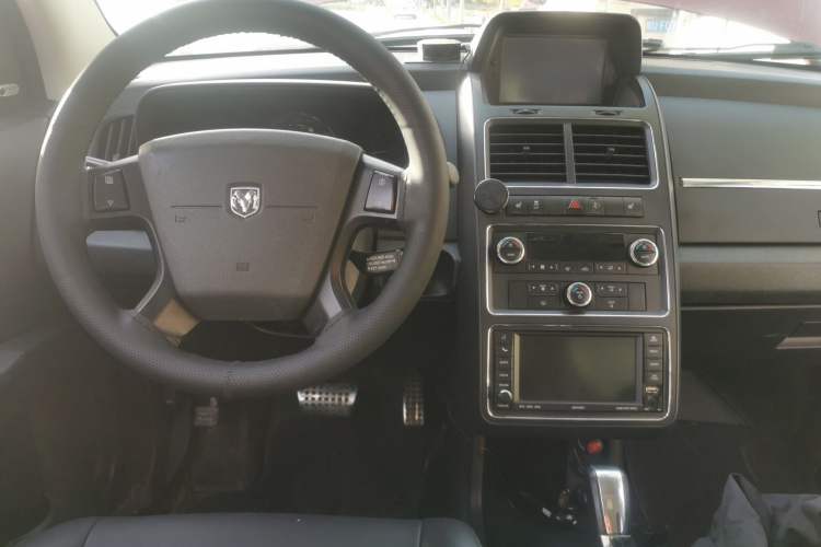 Used Dodge Journey 2011 2.7 Luxury Navigation Edition Center Console