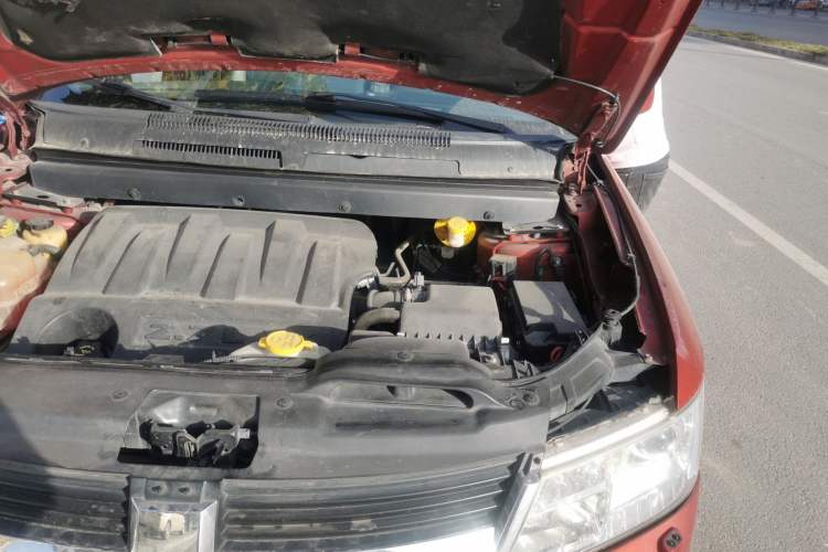 Used Dodge Journey 2011 2.7 Luxury Navigation Edition Engine Bay Left