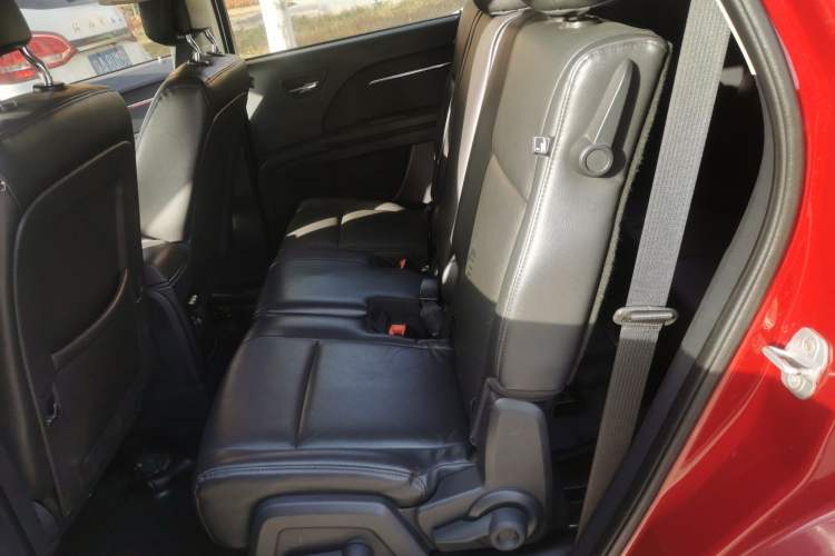Used Dodge Journey 2011 2.7 Luxury Navigation Edition Left Rear Seat