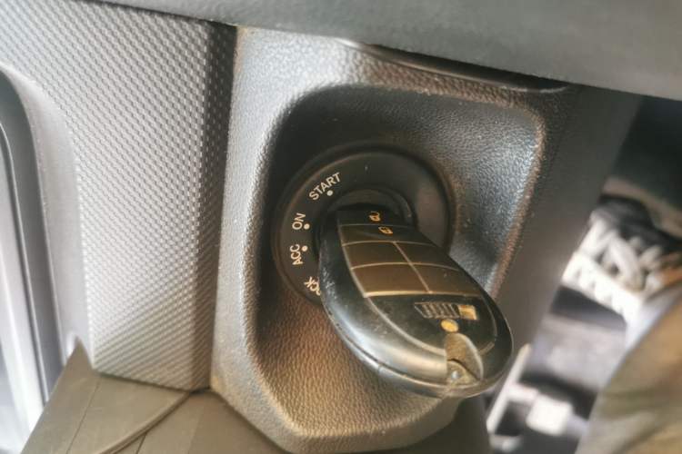 Used Dodge Journey 2011 2.7 Luxury Navigation Edition Vehicle Key