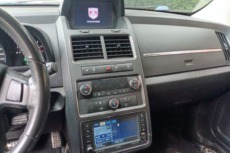 Used Dodge Journey 2011 2.7 Luxury Navigation Edition Audio And AC Panel