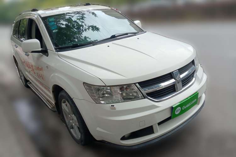 Used Dodge Journey 2011 2.7 Luxury Navigation Edition Front Right 45 Deg