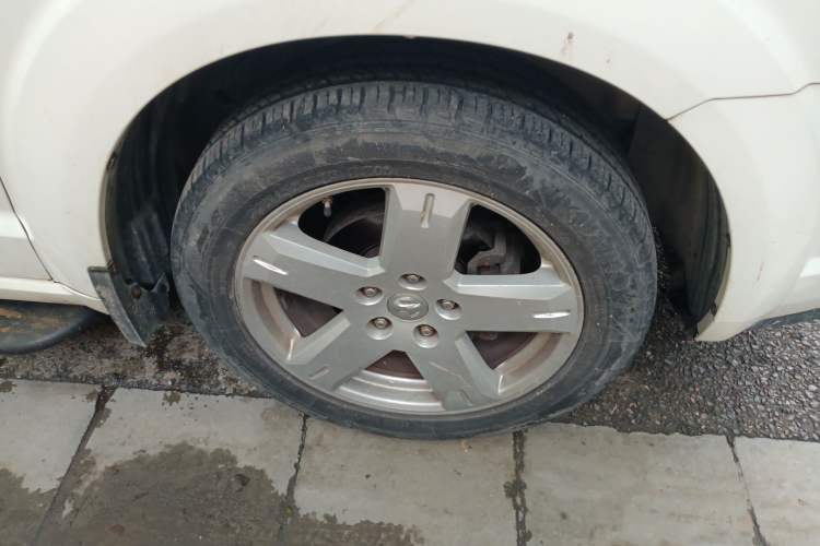 Used Dodge Journey 2011 2.7 Luxury Navigation Edition Right Front Wheel Hub